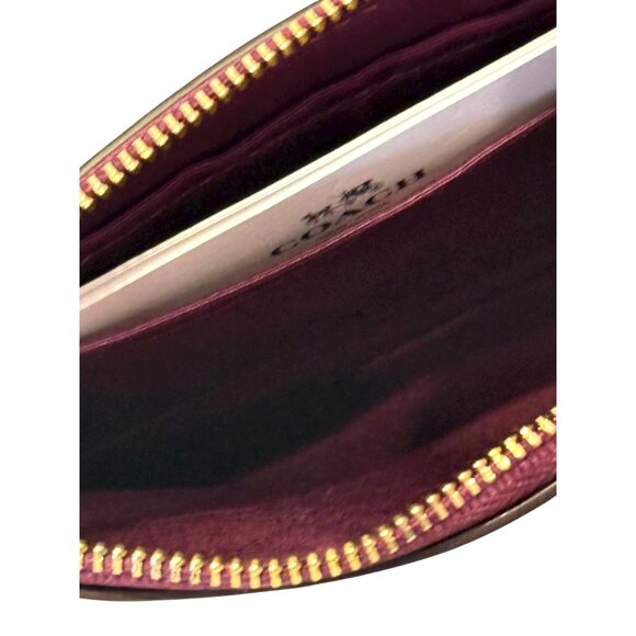 Coach Women's Plum Pebble Leather Wristlet Bag Gold Logo Strap NWT - Picture 6 of 7